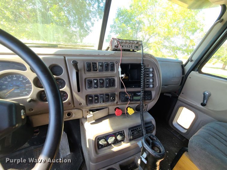 image for item DI6222 2001 Mack CH613  semi truck