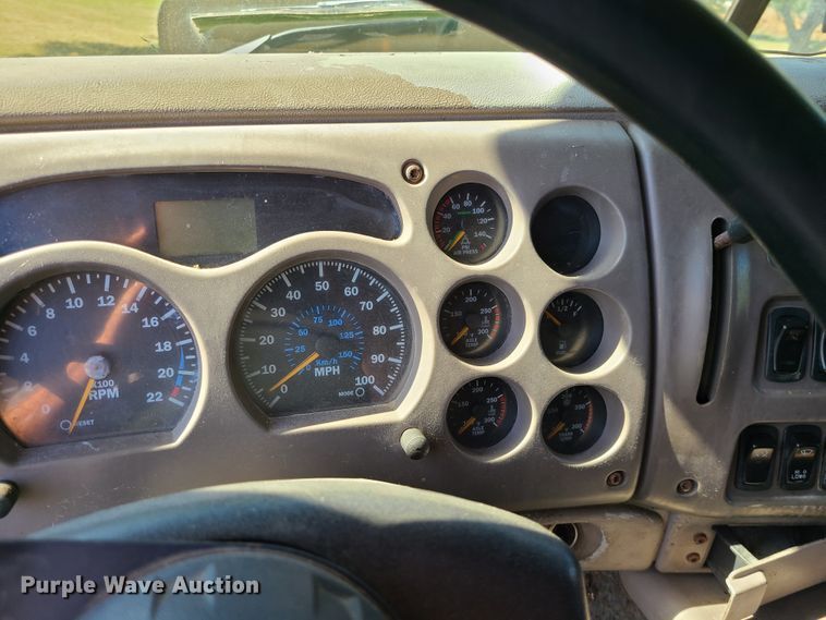 image for item DI6222 2001 Mack CH613  semi truck