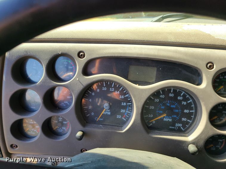 image for item DI6222 2001 Mack CH613  semi truck