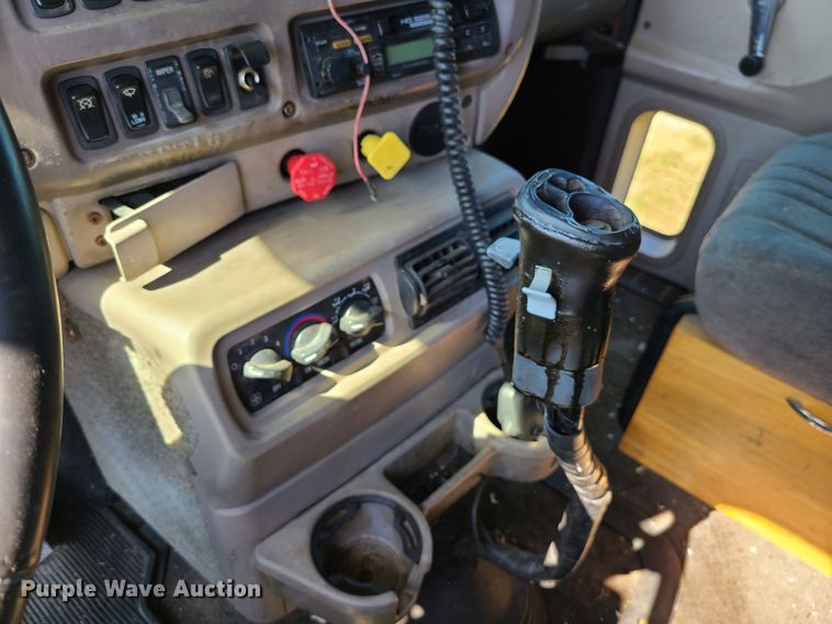 image for item DI6222 2001 Mack CH613  semi truck