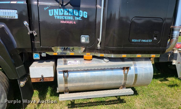 image for item DI6222 2001 Mack CH613  semi truck