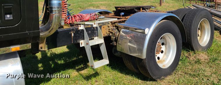 image for item DI6222 2001 Mack CH613  semi truck