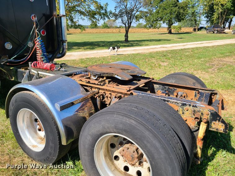 image for item DI6222 2001 Mack CH613  semi truck