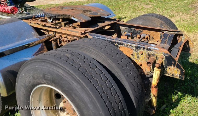 image for item DI6222 2001 Mack CH613  semi truck