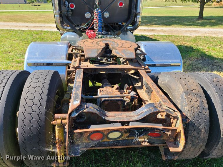 image for item DI6222 2001 Mack CH613  semi truck