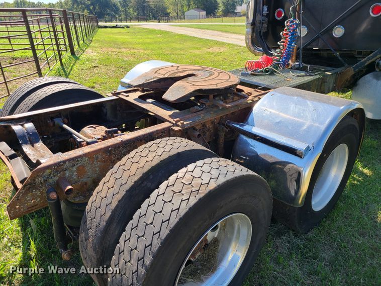 image for item DI6222 2001 Mack CH613  semi truck