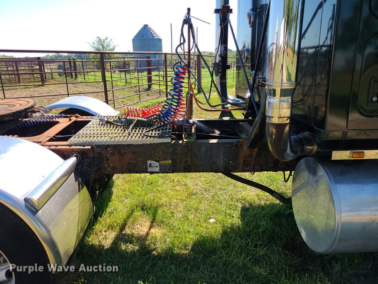 image for item DI6222 2001 Mack CH613  semi truck