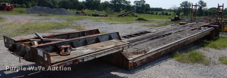 image for item DJ0489 1973 IHC 2050A equipment trailer