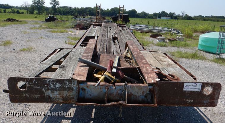 image for item DJ0489 1973 IHC 2050A equipment trailer