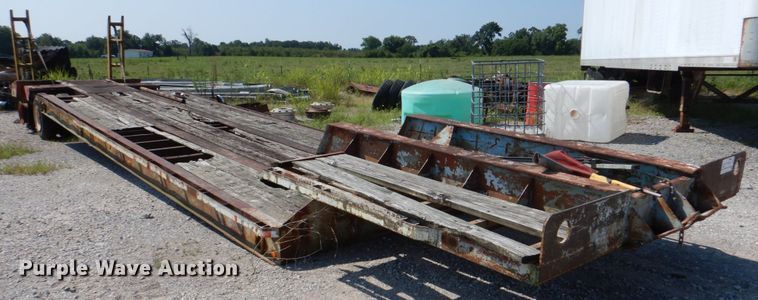 image for item DJ0489 1973 IHC 2050A equipment trailer