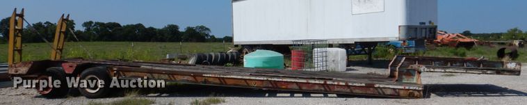 image for item DJ0489 1973 IHC 2050A equipment trailer