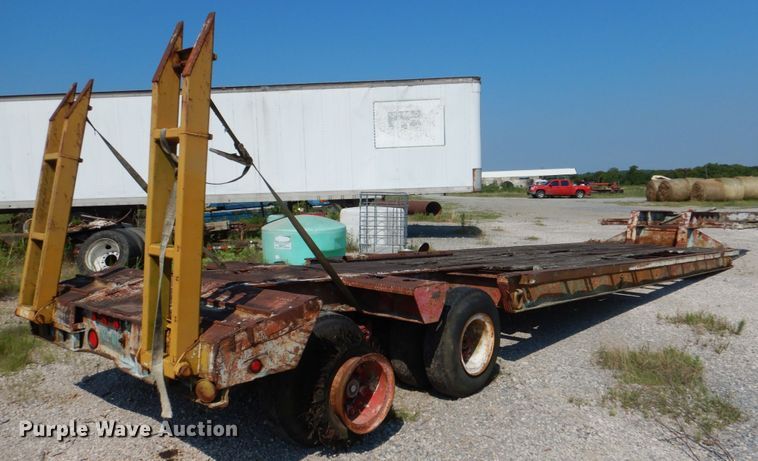image for item DJ0489 1973 IHC 2050A equipment trailer