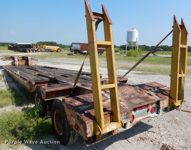 image for item DJ0489 1973 IHC 2050A equipment trailer