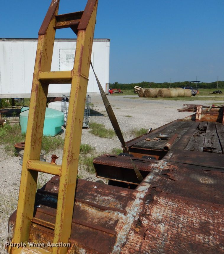 image for item DJ0489 1973 IHC 2050A equipment trailer