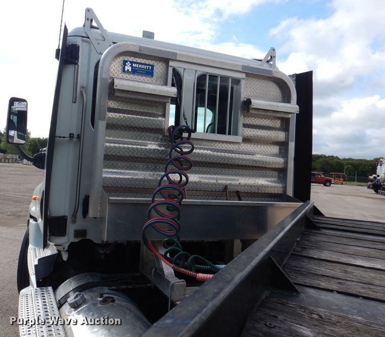 image for item DJ7299 2013 Freightliner Cascadia 125  semi truck