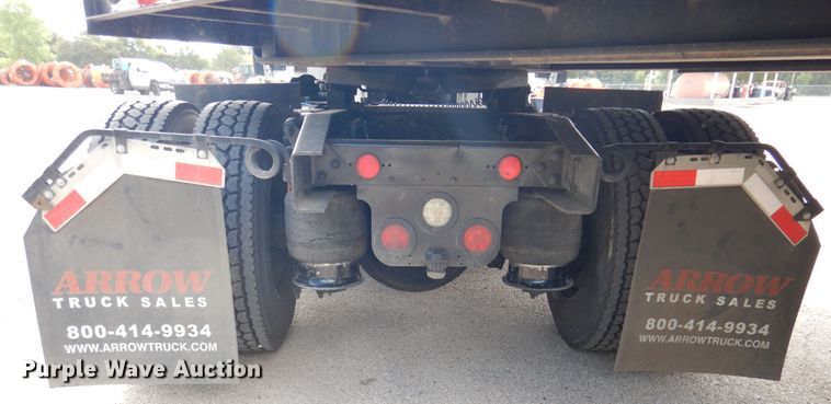 image for item DJ7299 2013 Freightliner Cascadia 125  semi truck