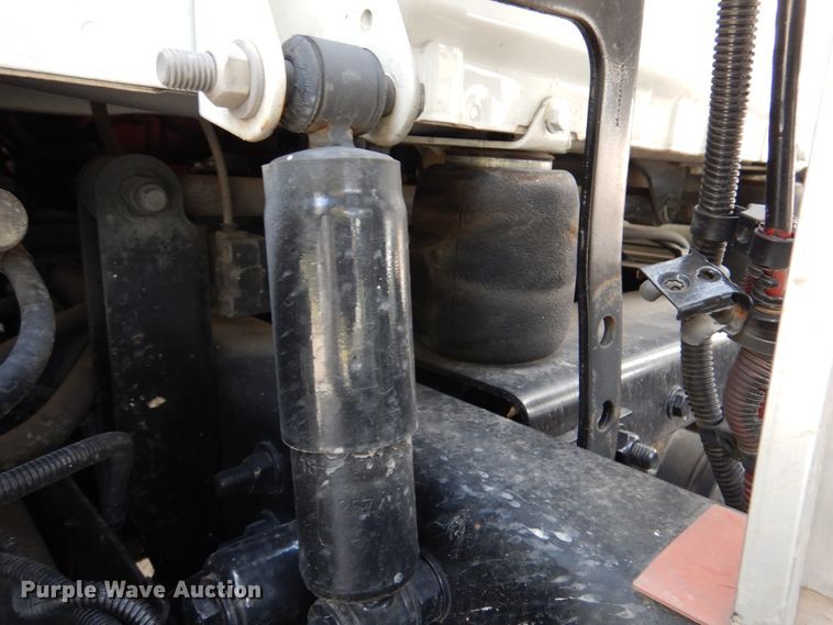 image for item DJ7299 2013 Freightliner Cascadia 125  semi truck