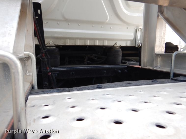 image for item DJ7299 2013 Freightliner Cascadia 125  semi truck