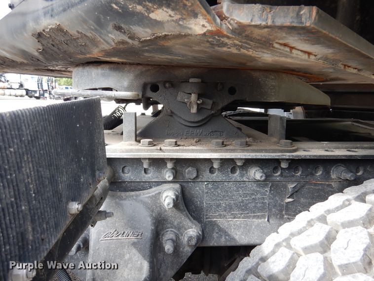 image for item DJ7299 2013 Freightliner Cascadia 125  semi truck