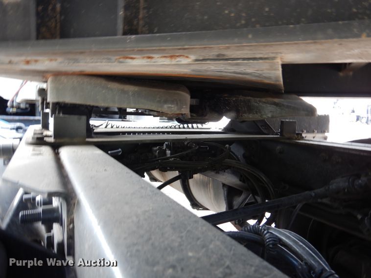 image for item DJ7299 2013 Freightliner Cascadia 125  semi truck