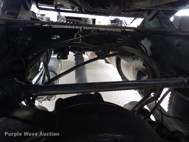 image for item DJ7299 2013 Freightliner Cascadia 125  semi truck