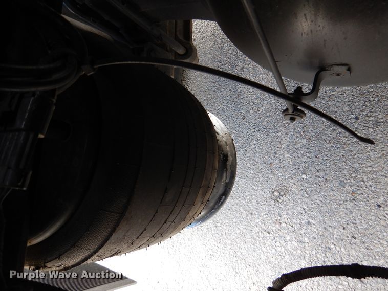 image for item DJ7299 2013 Freightliner Cascadia 125  semi truck