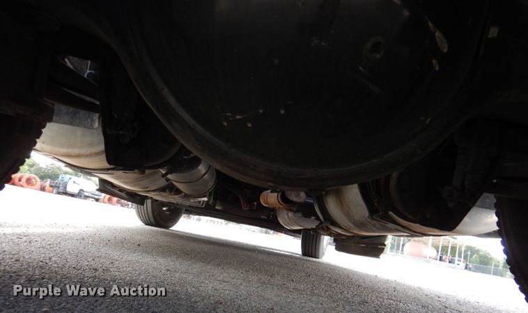 image for item DJ7299 2013 Freightliner Cascadia 125  semi truck