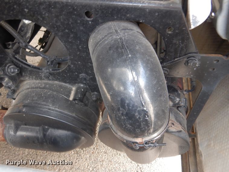 image for item DJ7299 2013 Freightliner Cascadia 125  semi truck