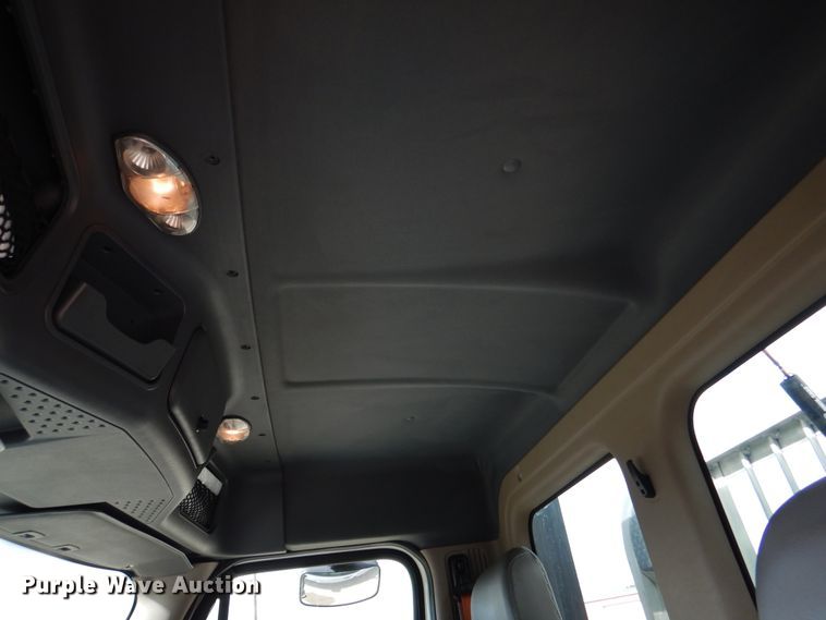 image for item DJ7299 2013 Freightliner Cascadia 125  semi truck