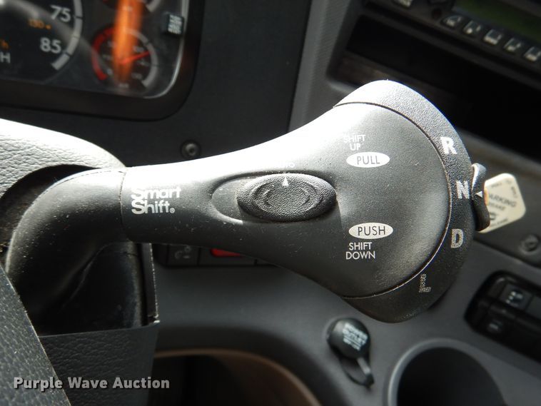 image for item DJ7299 2013 Freightliner Cascadia 125  semi truck