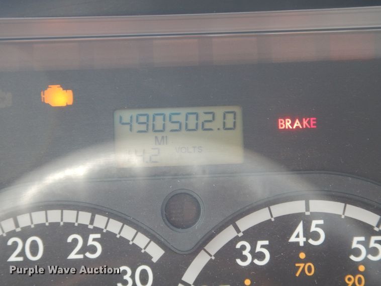 image for item DJ7299 2013 Freightliner Cascadia 125  semi truck