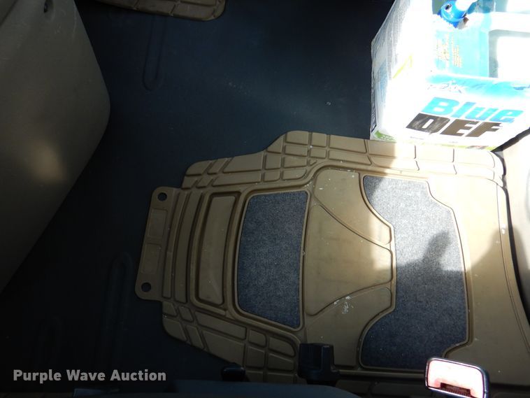 image for item DJ7299 2013 Freightliner Cascadia 125  semi truck