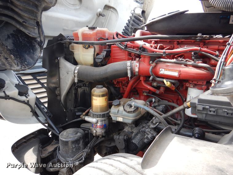 image for item DJ7299 2013 Freightliner Cascadia 125  semi truck