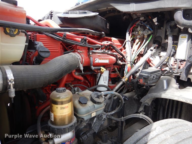 image for item DJ7299 2013 Freightliner Cascadia 125  semi truck