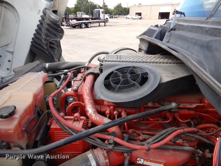 image for item DJ7299 2013 Freightliner Cascadia 125  semi truck