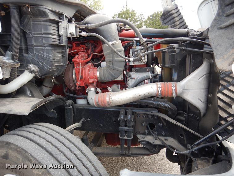 image for item DJ7299 2013 Freightliner Cascadia 125  semi truck