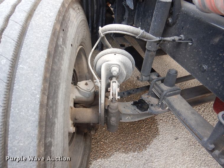 image for item DJ7299 2013 Freightliner Cascadia 125  semi truck