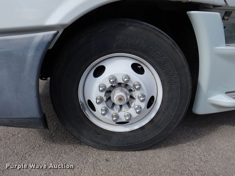 image for item DJ7299 2013 Freightliner Cascadia 125  semi truck