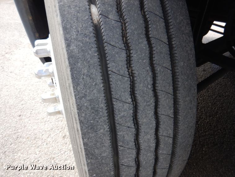 image for item DJ7299 2013 Freightliner Cascadia 125  semi truck