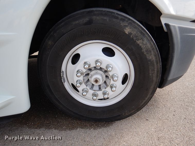 image for item DJ7299 2013 Freightliner Cascadia 125  semi truck