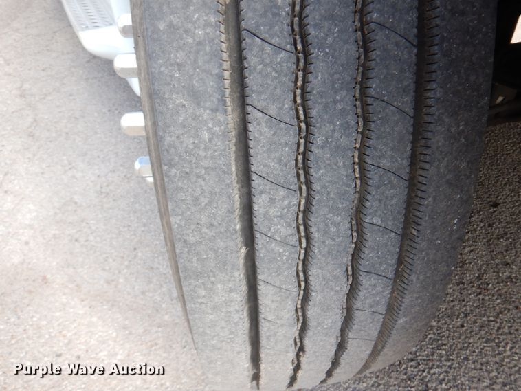 image for item DJ7299 2013 Freightliner Cascadia 125  semi truck