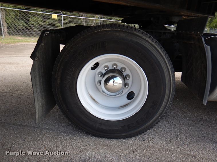 image for item DJ7299 2013 Freightliner Cascadia 125  semi truck