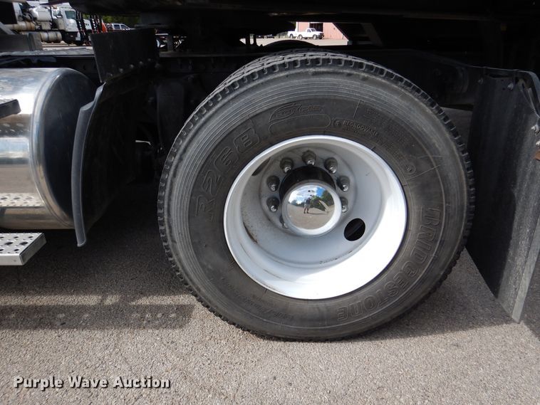 image for item DJ7299 2013 Freightliner Cascadia 125  semi truck