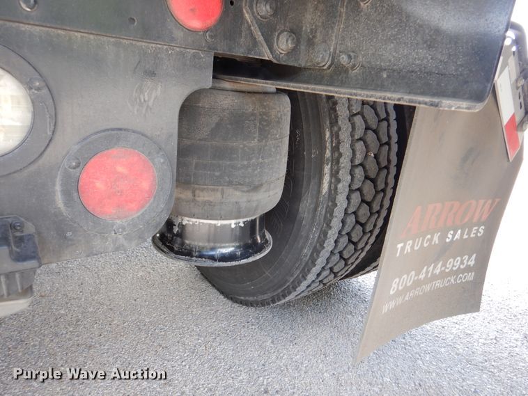 image for item DJ7299 2013 Freightliner Cascadia 125  semi truck