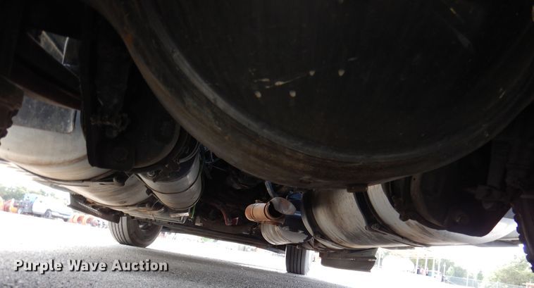 image for item DJ7299 2013 Freightliner Cascadia 125  semi truck