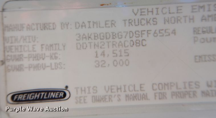image for item DJ7299 2013 Freightliner Cascadia 125  semi truck