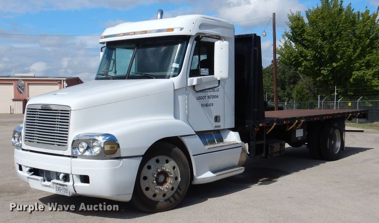 image for item DJ7301 2000 Freightliner Century Class  flatbed truck