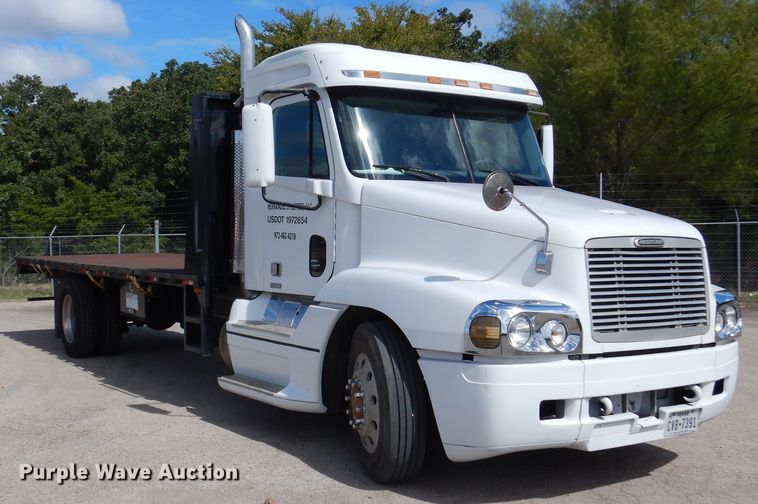 image for item DJ7301 2000 Freightliner Century Class  flatbed truck