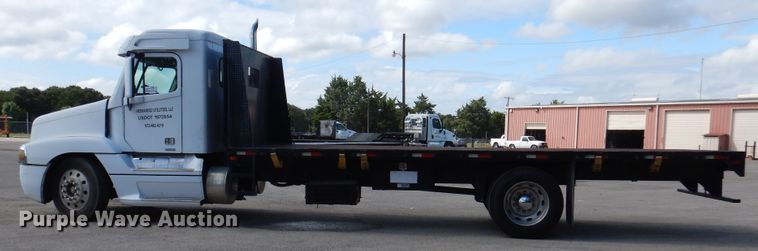 image for item DJ7301 2000 Freightliner Century Class  flatbed truck