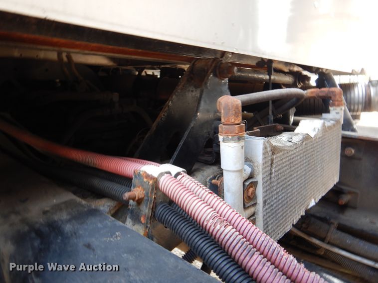 image for item DJ7301 2000 Freightliner Century Class  flatbed truck